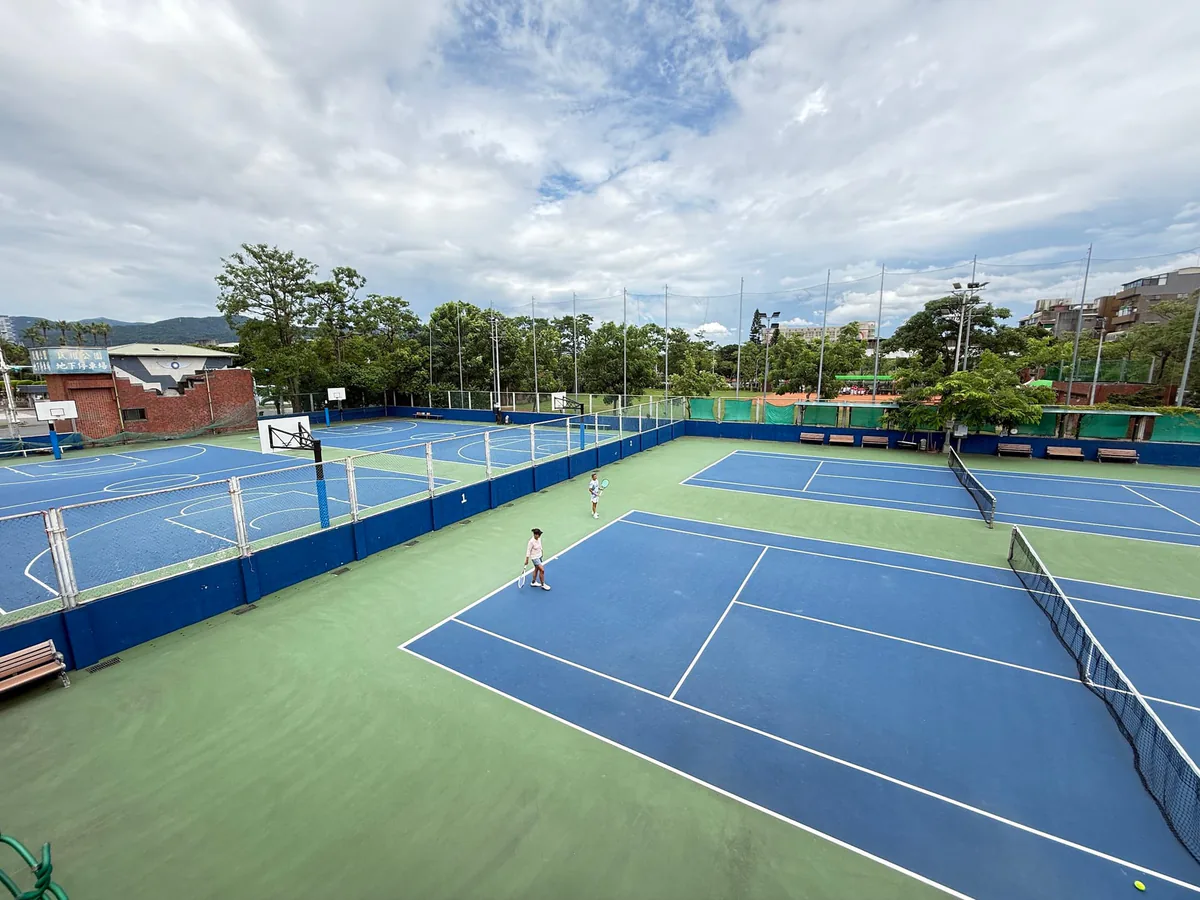 Minquan Park Tennis Courts · 2/2