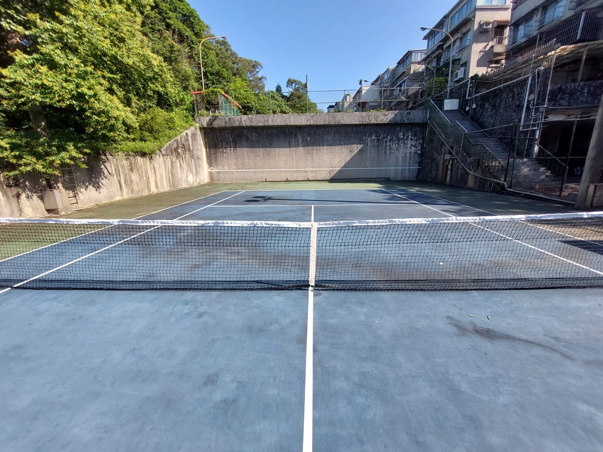 Neihu Green Land Community Tennis Court · 2/2