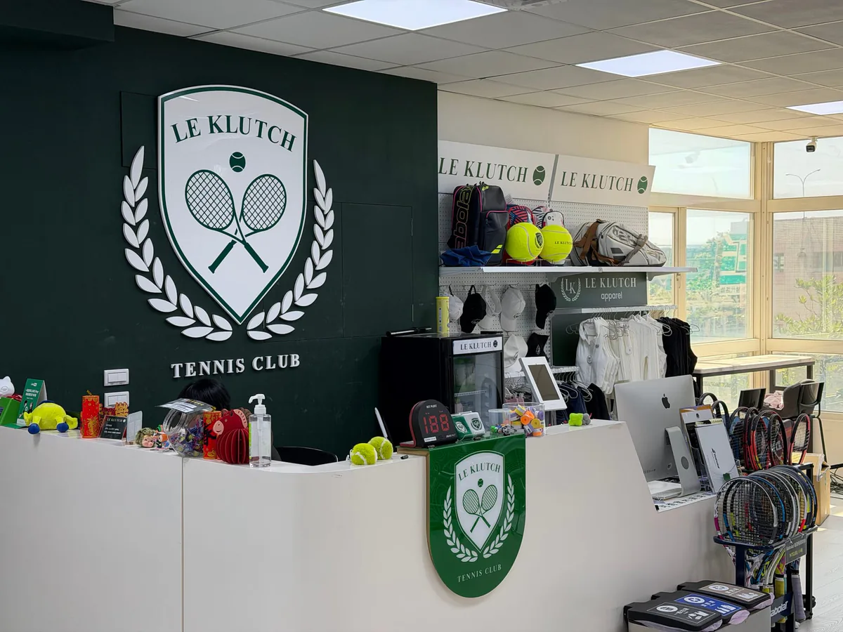 LE KLUTCH Tennis Club (indoor practice lanes) · 2/2