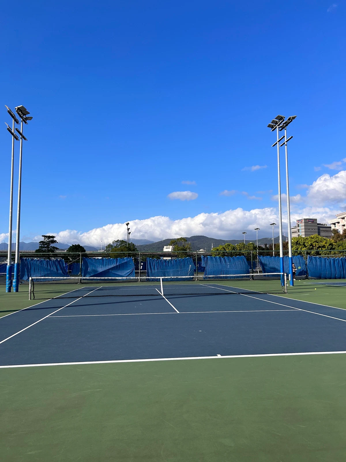 彩虹河濱公園網球場 · 2/2