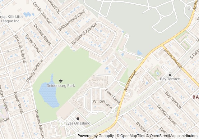 Tennis court — Open in Google Maps